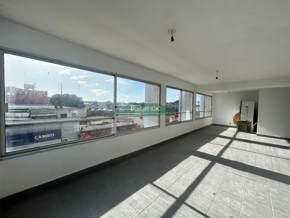 Apartamento ID.2755 - Departamento en plaza de Maldonado, 40 m2 Ideal para EstudioOficina 
