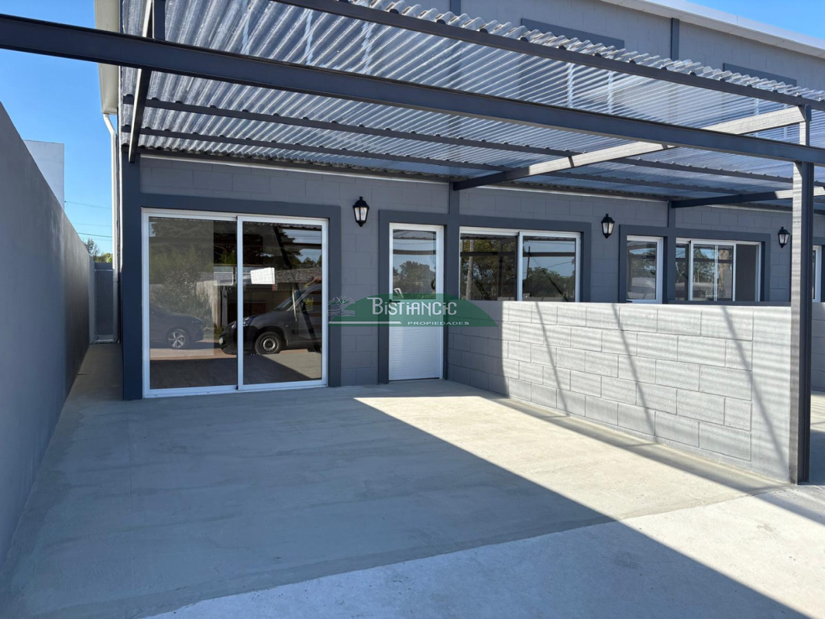 Apartamento ID.3016 - EN VENTA ! Complejo de 4 Duplex a Estrenar de 2 dorm, baño, living con cocina, patio, entrada para auto.