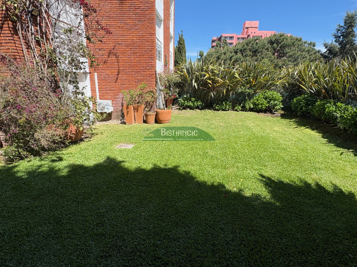 Apartamento ID.3005 - Apartamento de 3 dorm 3 baños con gran jardín, calefacción, garaje, servicio, realmente único!