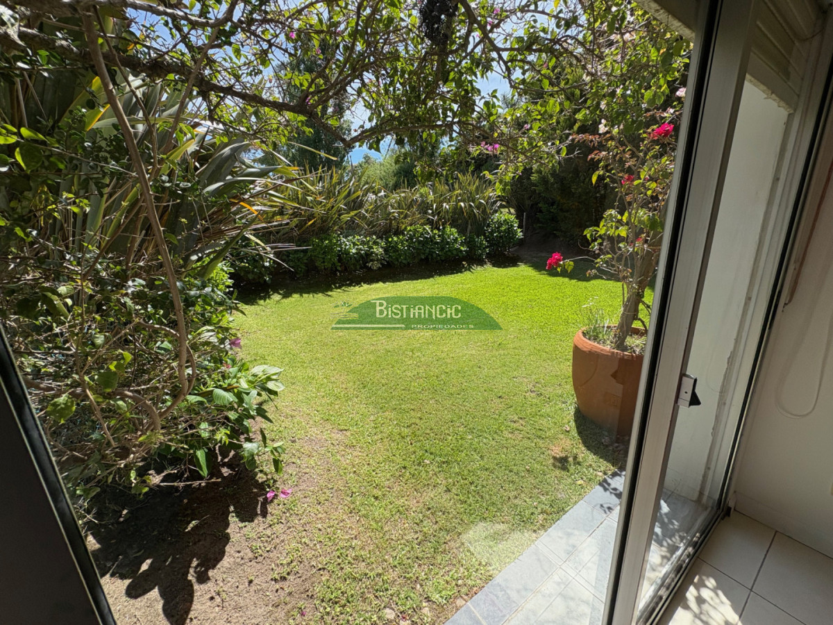 Apartamento ID.3005 - Apartamento de 3 dorm 3 baños con gran jardín, calefacción, garaje, servicio, realmente único!