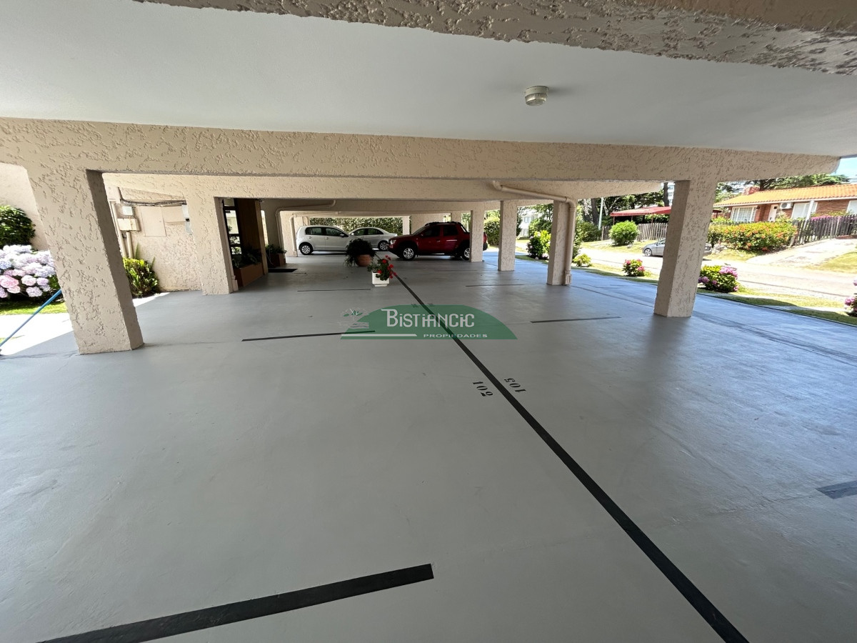 Apartamento ID.2880 - Venta Apartamento 1 dormitorio con cochera próximo península, Venta US$ 115.000.