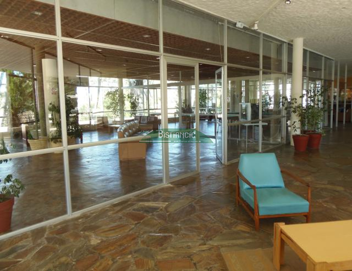 Apartamento ID.1505 - Arcobaleno, apto Mansa 2 dorm 2 baños garaje, balcón, equipado, piscina, canchas. Venta US$ 135.000