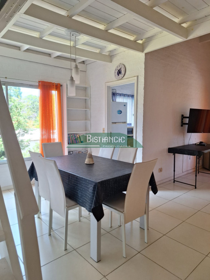 Apartamento ID.1392 - Alquiler anual - Cómodo departamento en Barrio Cantegril, 2 dormitorios, 2 baños, entre piso ideal playroom. 