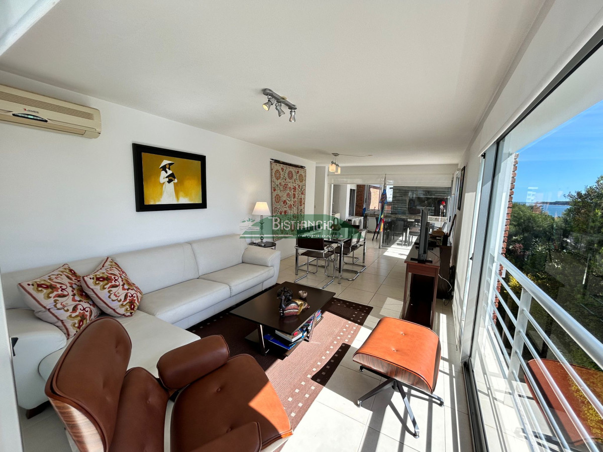 Apartamento ID.1289 - Excelente apartamento de 3 dormitorios, 3 baños, piscina, garage y baulera. Pda 18 de la Mansa. U$S 350.000