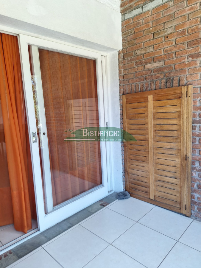 Apartamento ID.1392 - Alquiler anual - Cómodo departamento en Barrio Cantegril, 2 dormitorios, 2 baños, entre piso ideal playroom. 