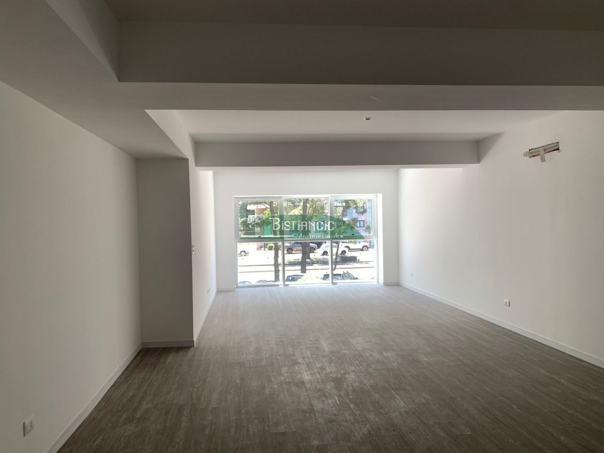 Apartamento ID.2932 - Avda. Roosevelt en moderna torre, amplio depto de 1 dormitorio, con todos los servicios.