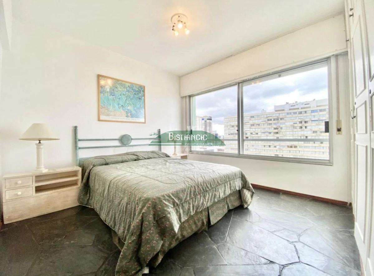 Apartamento ID.2934 - Península, depto amplio piso alto de 2 dorm 2 baños, garaje, mucamas, piscina, gym, etc 