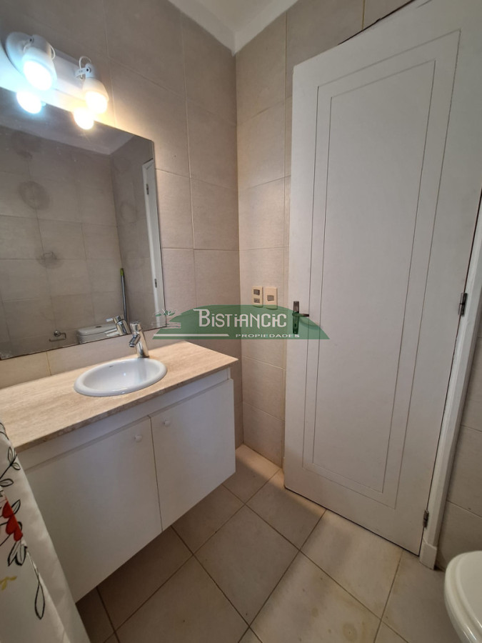 Apartamento ID.1392 - Alquiler anual - Cómodo departamento en Barrio Cantegril, 2 dormitorios, 2 baños, entre piso ideal playroom. 