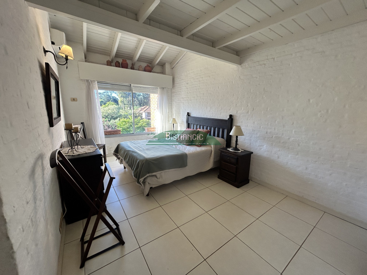 Apartamento ID.1614 - ALQUILER DE TEMPORADA Apartamento cómodo en barrio Country, 3 dormitorios, 2 baños, terraza con parrillero y cochera