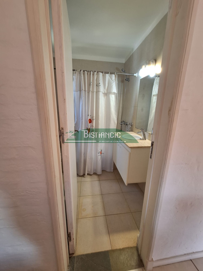 Apartamento ID.1392 - Alquiler anual - Cómodo departamento en Barrio Cantegril, 2 dormitorios, 2 baños, entre piso ideal playroom. 