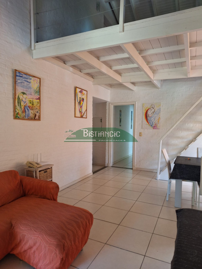 Apartamento ID.1392 - Alquiler anual - Cómodo departamento en Barrio Cantegril, 2 dormitorios, 2 baños, entre piso ideal playroom. 