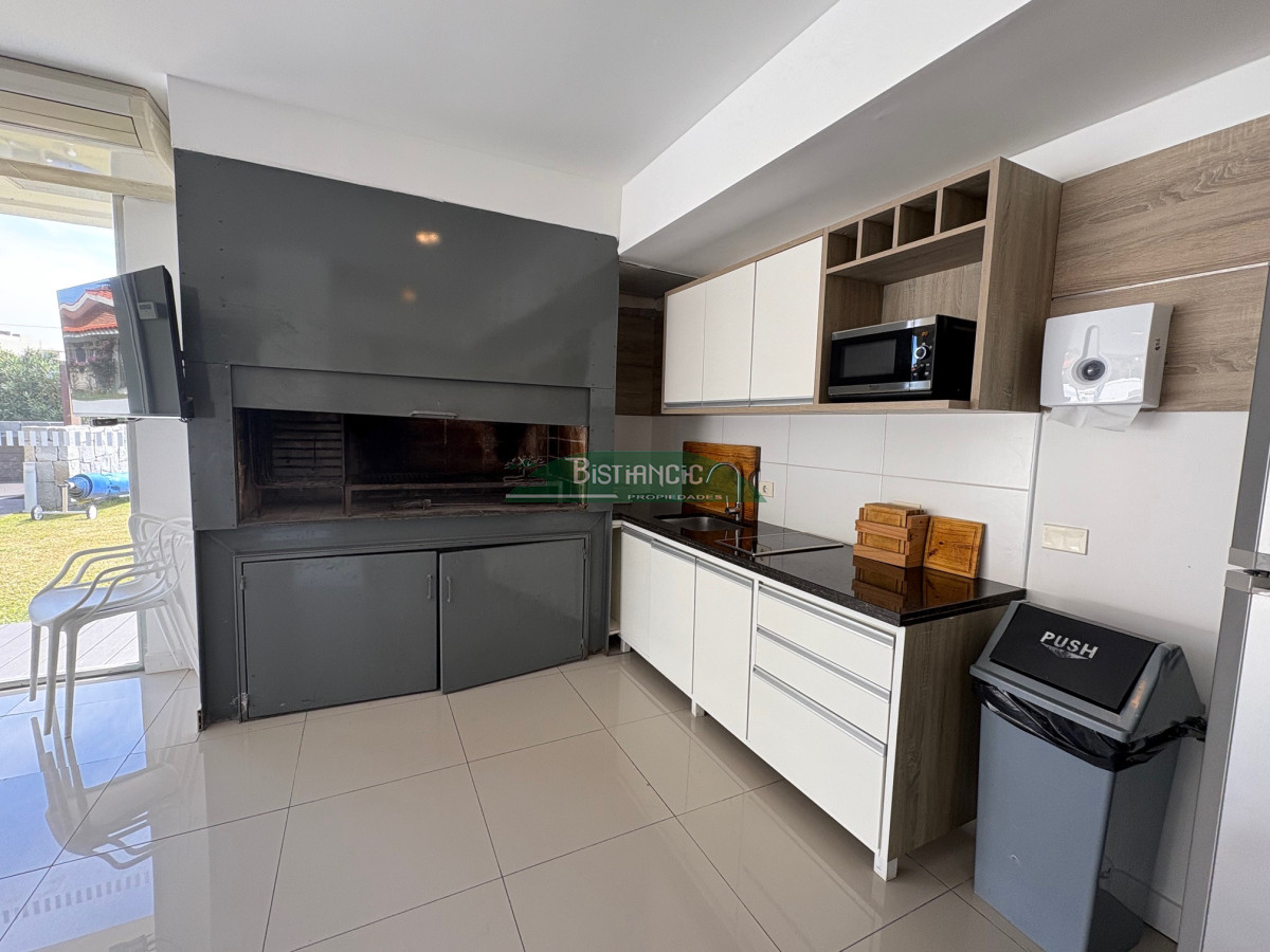 Apartamento ID.2990 - Playa Brava moderno depto equipado 2 dorm 2 baños balcón con vista al mar piscina parrilleros garaje US$ 275.000.