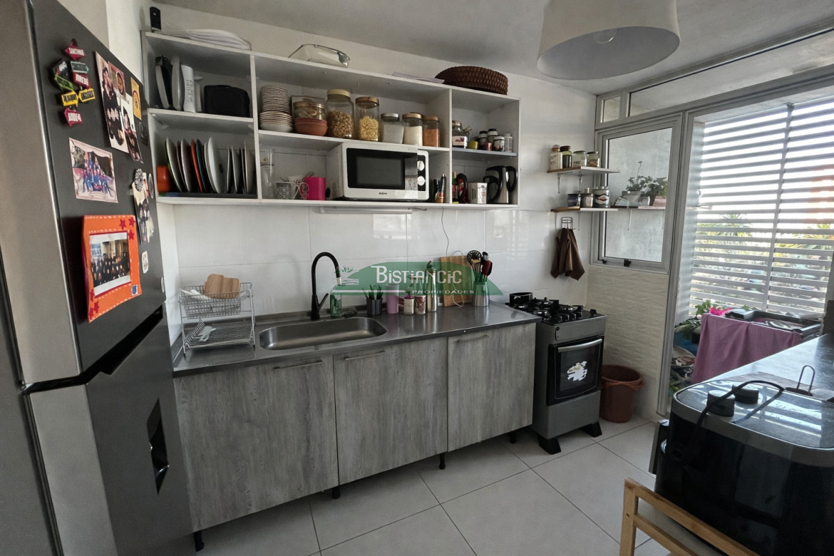 Apartamento ID.3046 - Apartamento en alquiler anual -2 dorm, 1 baño, con balcón y garage.  Zona Terminal