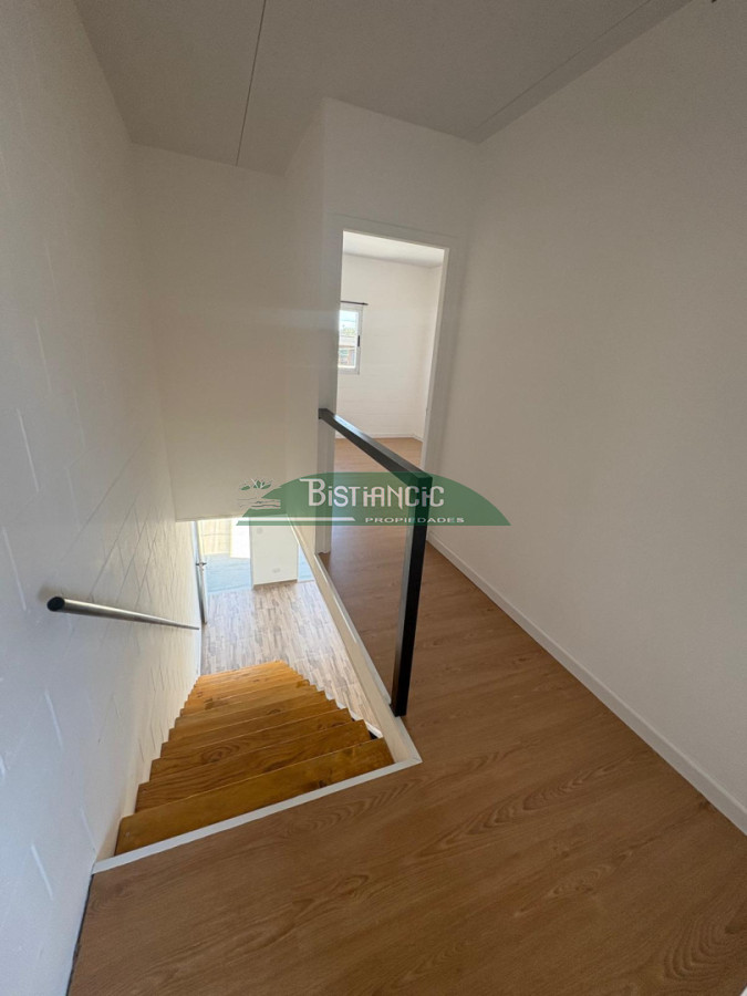 Apartamento ID.3016 - EN VENTA ! Complejo de 4 Duplex a Estrenar de 2 dorm, baño, living con cocina, patio, entrada para auto.