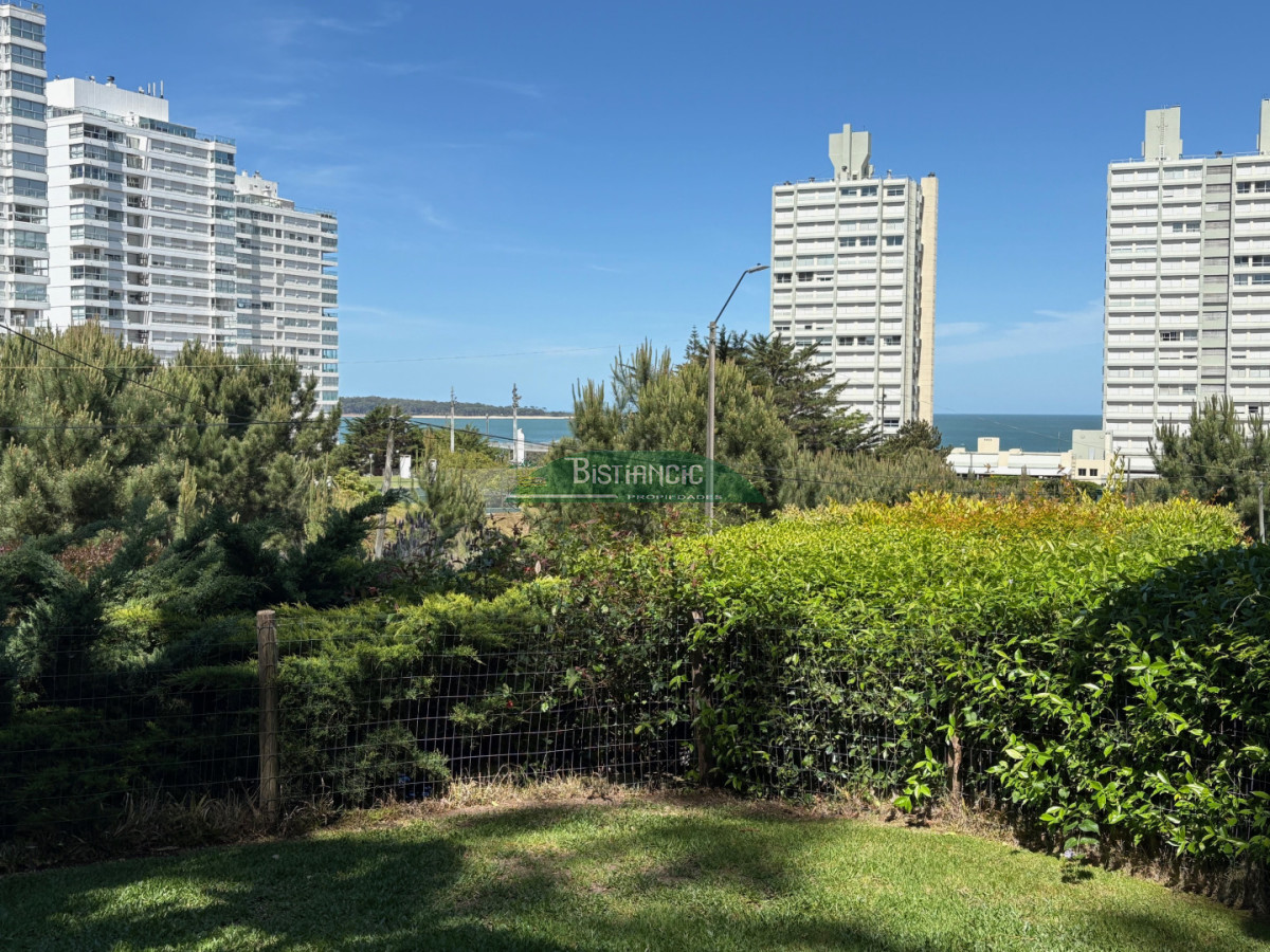 Apartamento ID.3005 - Apartamento de 3 dorm 3 baños con gran jardín, calefacción, garaje, servicio, realmente único!