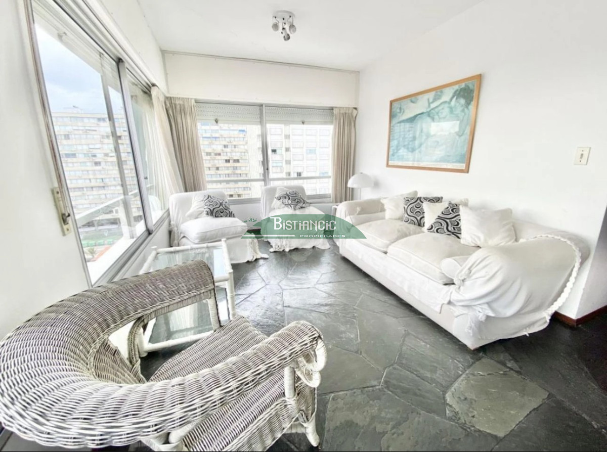 Apartamento ID.2934 - Península, depto amplio piso alto de 2 dorm 2 baños, garaje, mucamas, piscina, gym, etc 