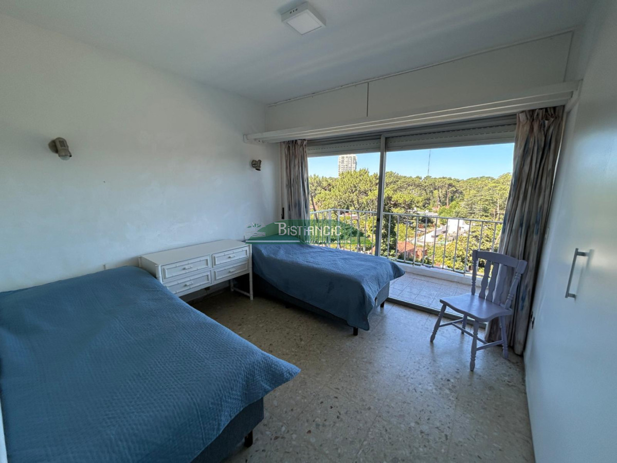 Apartamento ID.3022 - Apartamento luminoso con balcón y vista verde - Alquiler temporal o anual. En Arcobaleno. Con Piscina, Canchas, Wifi, Parrilleros Y Mas.