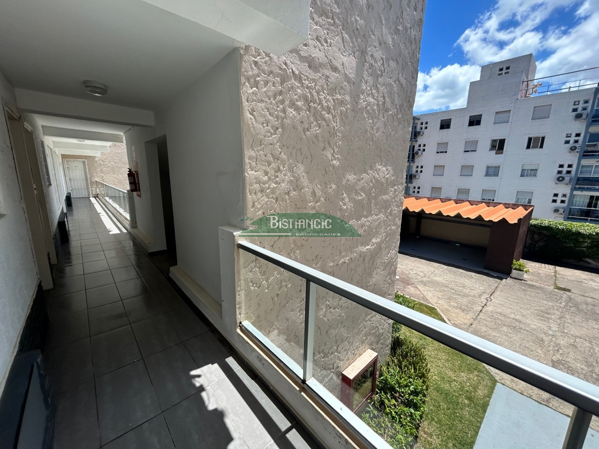 Apartamento ID.2880 - Venta Apartamento 1 dormitorio con cochera próximo península, Venta US$ 115.000.