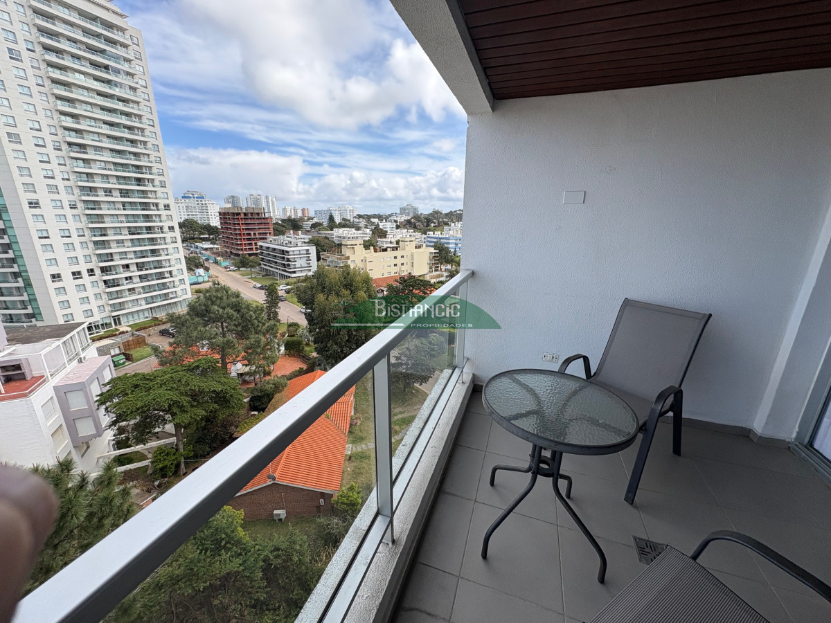 Apartamento ID.2990 - Playa Brava moderno depto equipado 2 dorm 2 baños balcón con vista al mar piscina parrilleros garaje US$ 275.000.