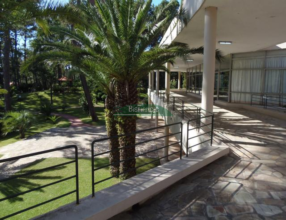 Apartamento ID.1505 - Arcobaleno, apto Mansa 2 dorm 2 baños garaje, balcón, equipado, piscina, canchas. Venta US$ 135.000