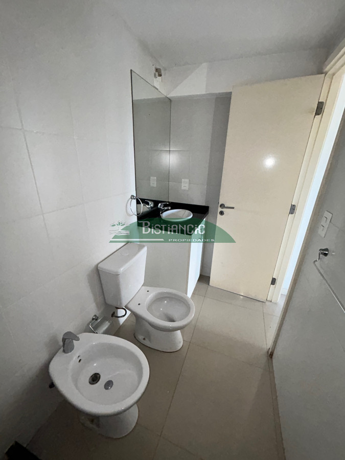 Apartamento ID.2226 - Centro Maldonado depto 1dorm y medio con cochera y ascensor, venta US$ 105000 .