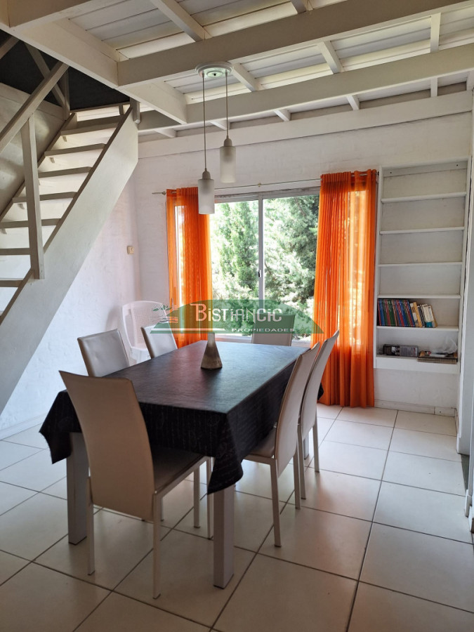 Apartamento ID.1392 - Alquiler anual - Cómodo departamento en Barrio Cantegril, 2 dormitorios, 2 baños, entre piso ideal playroom. 