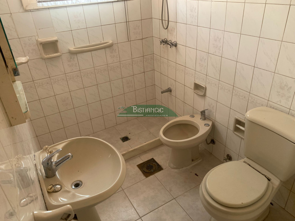 Apartamento ID.2788 - Casita en alquiler anual 1 dorm, frente a plaza del vigia. 