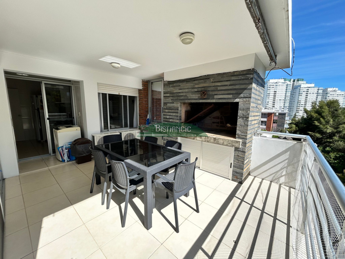Apartamento ID.1289 - Excelente apartamento de 3 dormitorios, 3 baños, piscina, garage y baulera. Pda 18 de la Mansa. U$S 350.000