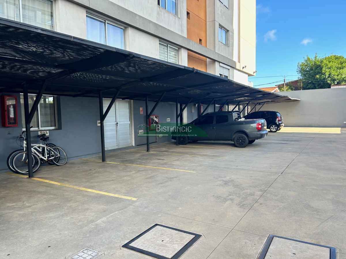 Apartamento ID.2226 - Centro Maldonado depto 1dorm y medio con cochera y ascensor, venta US$ 105000 .