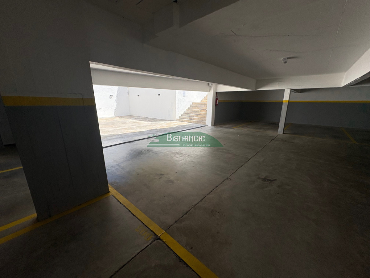 Apartamento ID.3005 - Apartamento de 3 dorm 3 baños con gran jardín, calefacción, garaje, servicio, realmente único!