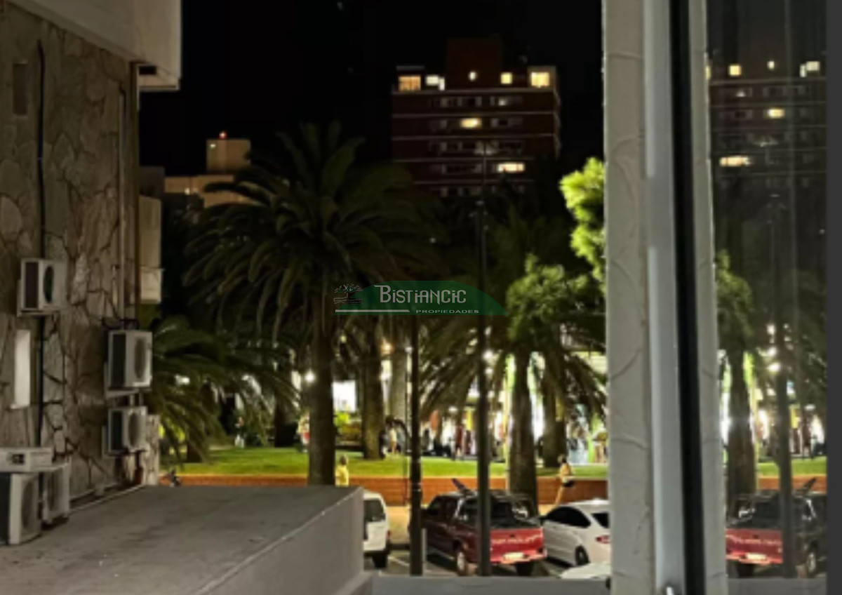 Apartamento ID.2930 - Venta apartamento frente a plaza de artesanos , Punta del este. 2 Dorm, 2 baños, con garage. A pasos de gorlero. 