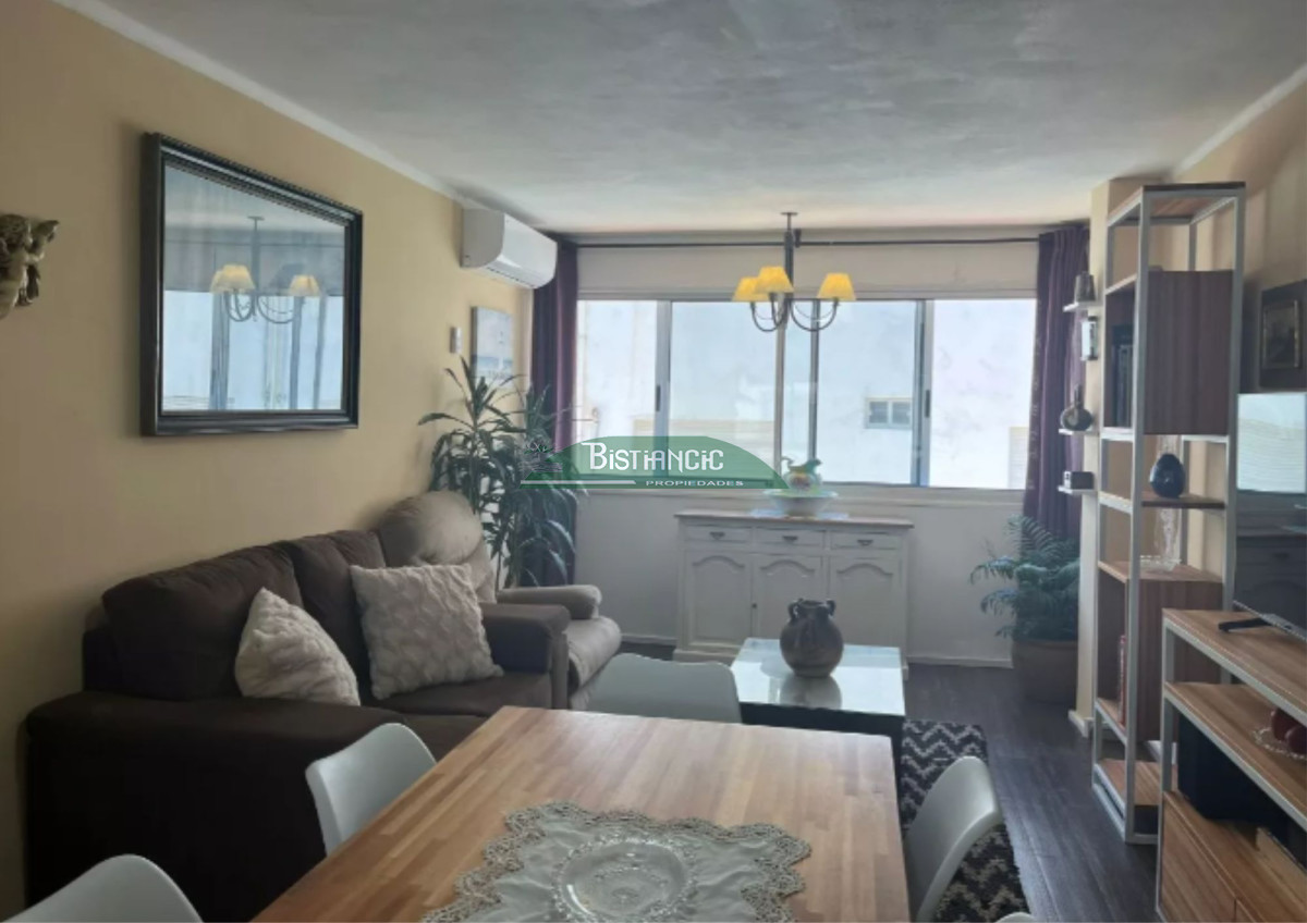 Apartamento ID.2930 - Venta apartamento frente a plaza de artesanos , Punta del este. 2 Dorm, 2 baños, con garage. A pasos de gorlero. 