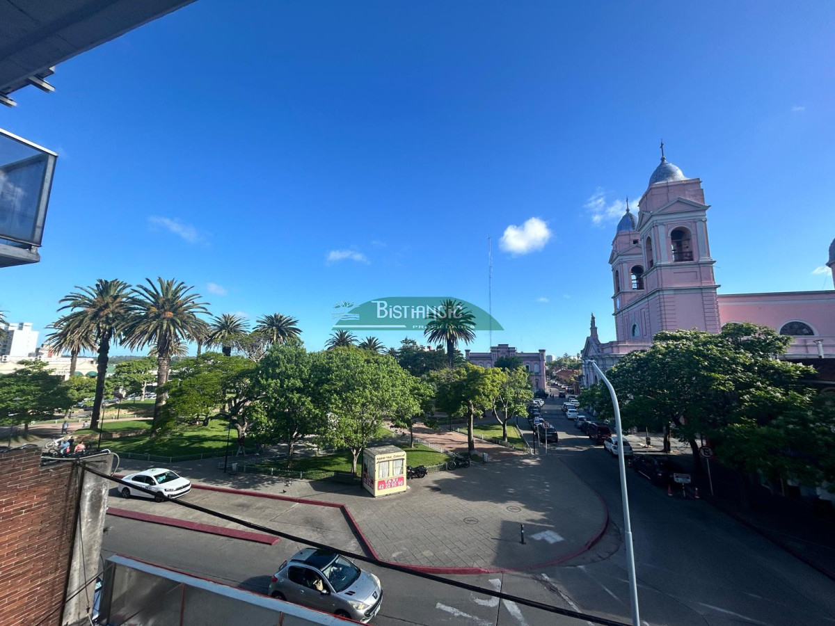Apartamento ID.2755 - Departamento en plaza de Maldonado, 40 m2 Ideal para EstudioOficina 