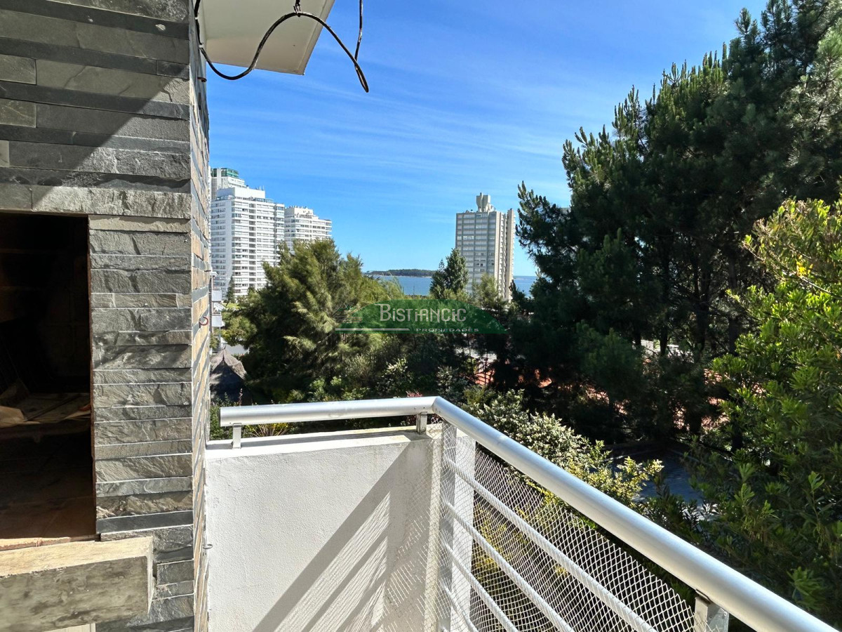 Apartamento ID.1289 - Excelente apartamento de 3 dormitorios, 3 baños, piscina, garage y baulera. Pda 18 de la Mansa. U$S 350.000