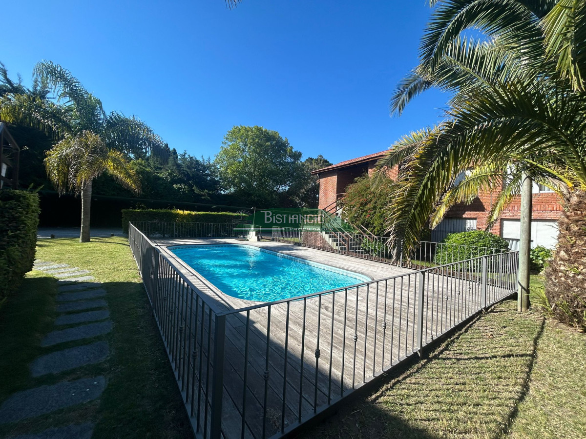 Apartamento ID.1764 - Apartamento en alquiler anual, en cantegril. A pasos de colegios. 2 dorm con balcón y parrillero