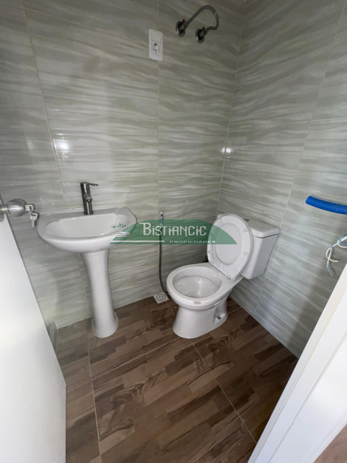 Apartamento ID.3016 - EN VENTA ! Complejo de 4 Duplex a Estrenar de 2 dorm, baño, living con cocina, patio, entrada para auto.