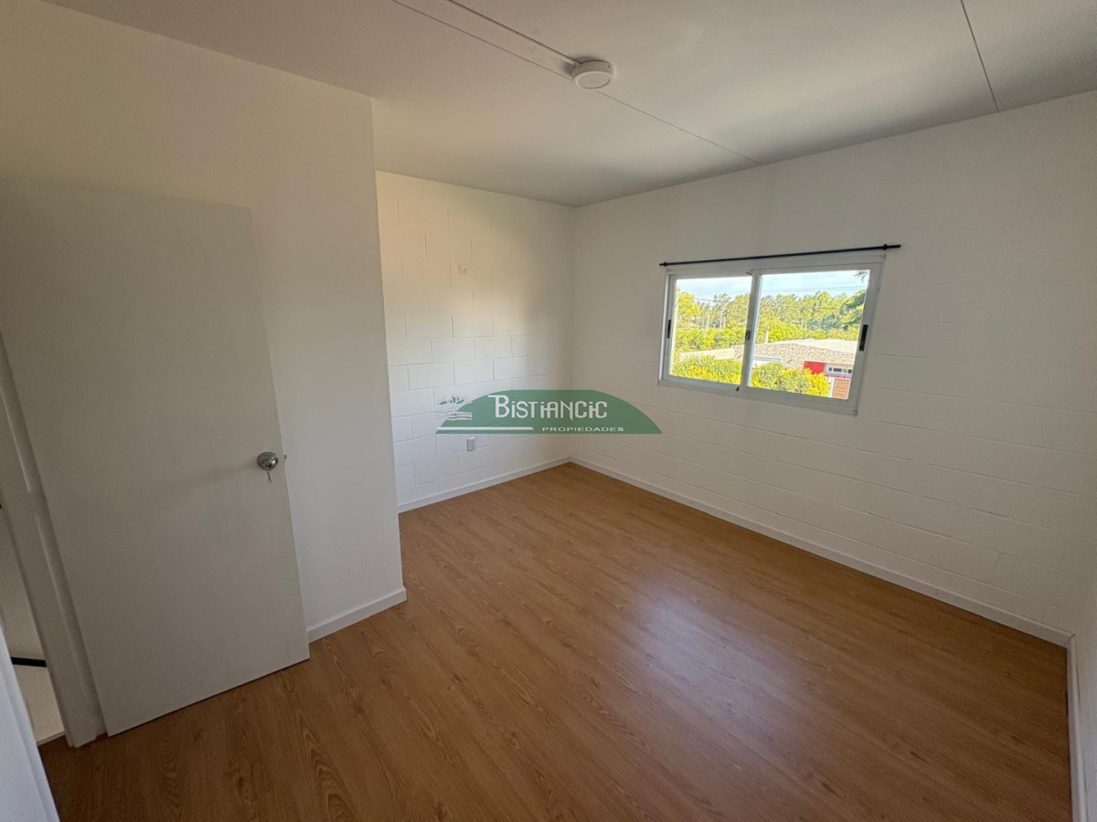 Apartamento ID.3016 - EN VENTA ! Complejo de 4 Duplex a Estrenar de 2 dorm, baño, living con cocina, patio, entrada para auto.