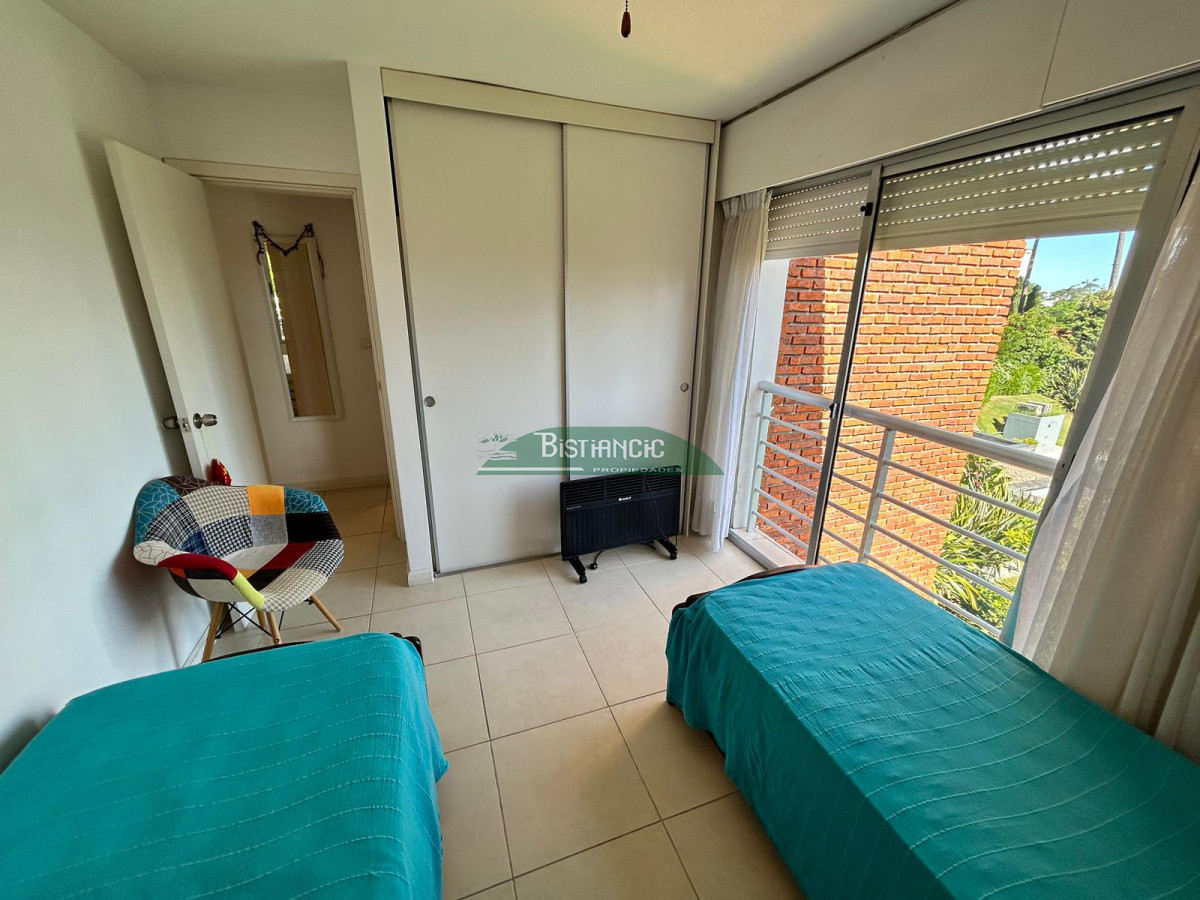 Apartamento ID.1289 - Excelente apartamento de 3 dormitorios, 3 baños, piscina, garage y baulera. Pda 18 de la Mansa. U$S 350.000