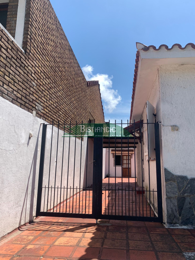Apartamento ID.2788 - Casita en alquiler anual 1 dorm, frente a plaza del vigia. 