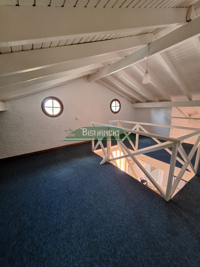 Apartamento ID.1392 - Alquiler anual - Cómodo departamento en Barrio Cantegril, 2 dormitorios, 2 baños, entre piso ideal playroom. 