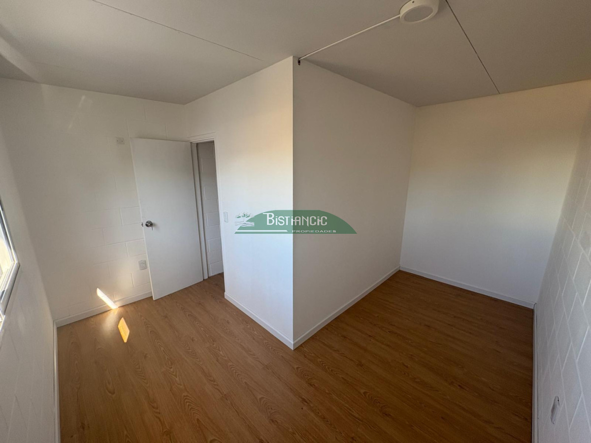 Apartamento ID.3016 - EN VENTA ! Complejo de 4 Duplex a Estrenar de 2 dorm, baño, living con cocina, patio, entrada para auto.