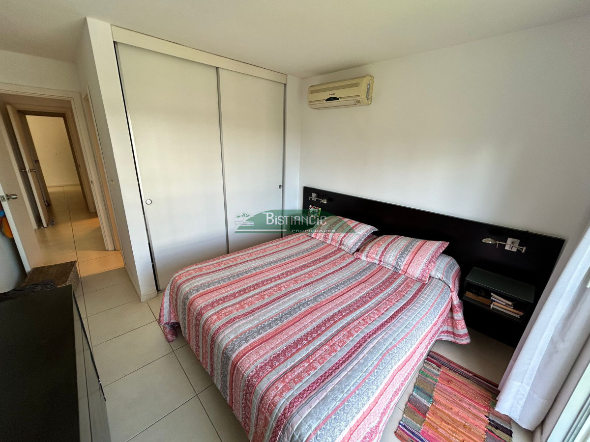 Apartamento ID.1289 - Excelente apartamento de 3 dormitorios, 3 baños, piscina, garage y baulera. Pda 18 de la Mansa. U$S 350.000