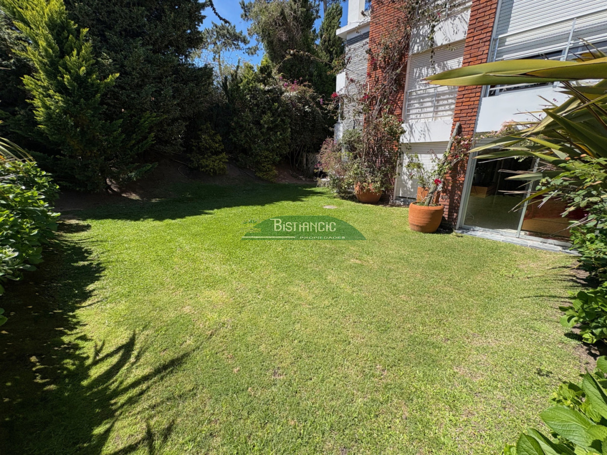 Apartamento ID.3005 - Apartamento de 3 dorm 3 baños con gran jardín, calefacción, garaje, servicio, realmente único!