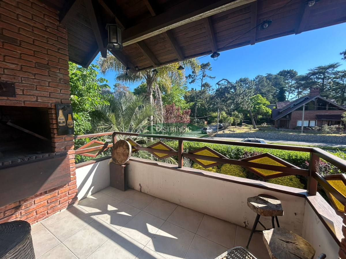 Apartamento ID.1764 - Apartamento en alquiler anual, en cantegril. A pasos de colegios. 2 dorm con balcón y parrillero