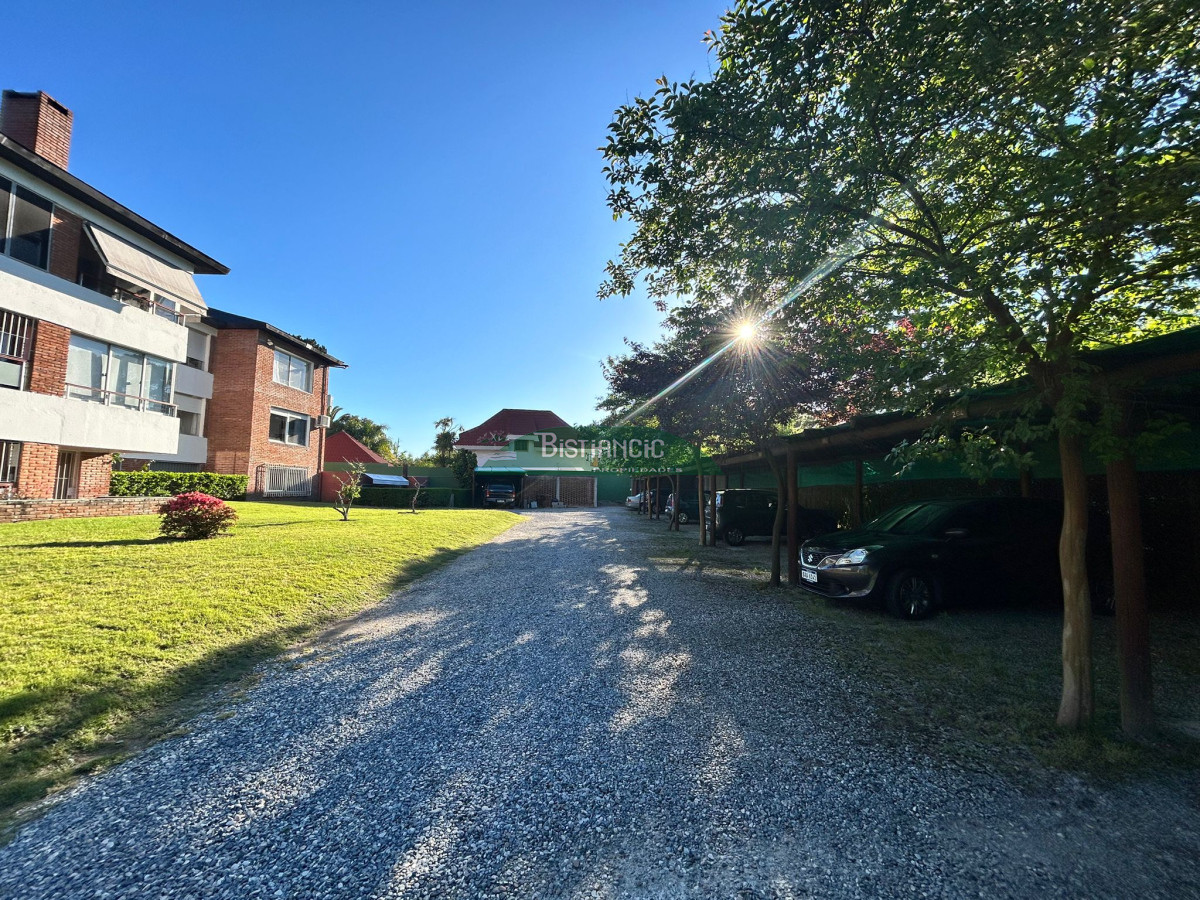 Apartamento ID.1614 - ALQUILER DE TEMPORADA Apartamento cómodo en barrio Country, 3 dormitorios, 2 baños, terraza con parrillero y cochera