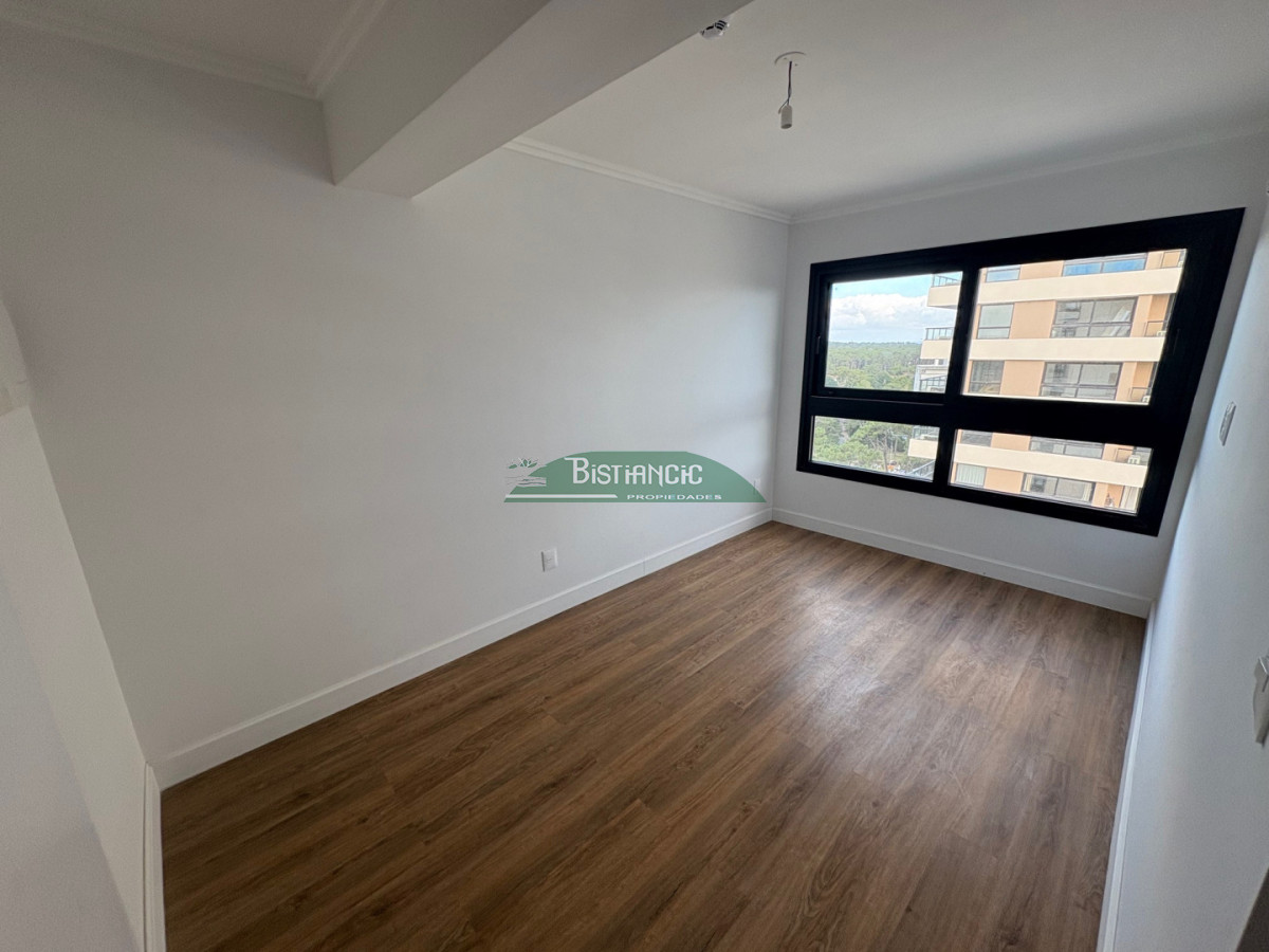 Apartamento ID.3034 - Departamento un ambiente en torre a estrenar, piso alto, piscina climatizada, otra abierta,gym , parrilleros, etc. Venta US$ 105.000.. 