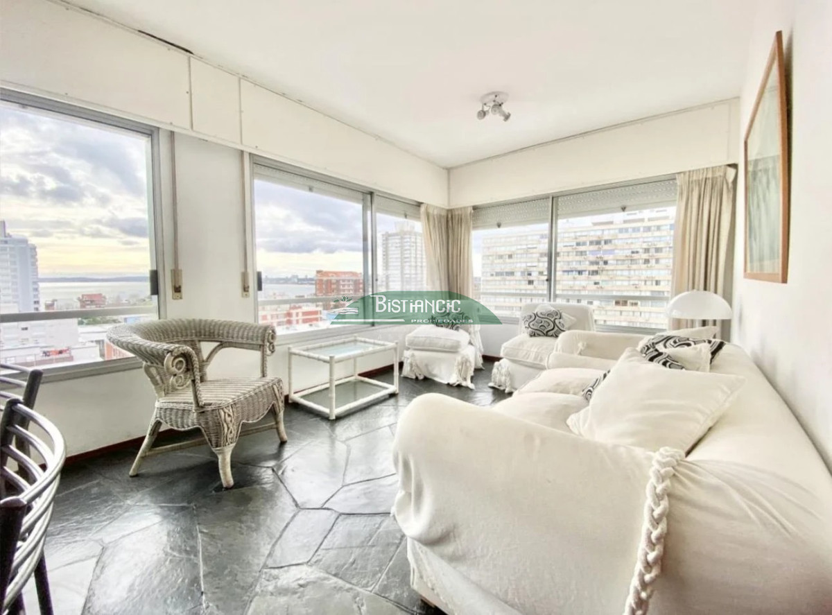Apartamento ID.2934 - Península, depto amplio piso alto de 2 dorm 2 baños, garaje, mucamas, piscina, gym, etc 