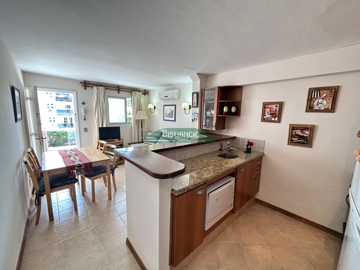 Apartamento ID.2880 - Venta Apartamento 1 dormitorio con cochera próximo península, Venta US$ 115.000.