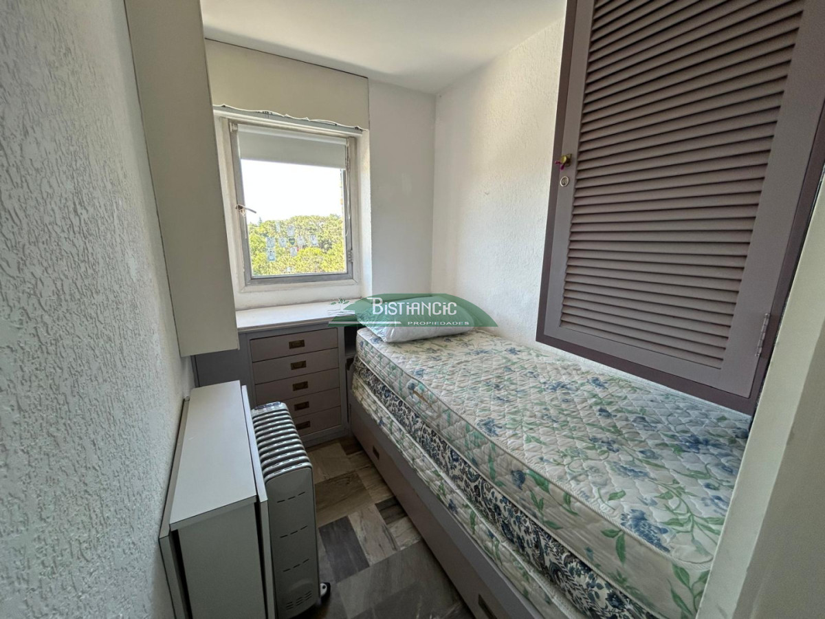 Apartamento ID.3022 - Apartamento luminoso con balcón y vista verde - Alquiler temporal o anual. En Arcobaleno. Con Piscina, Canchas, Wifi, Parrilleros Y Mas.
