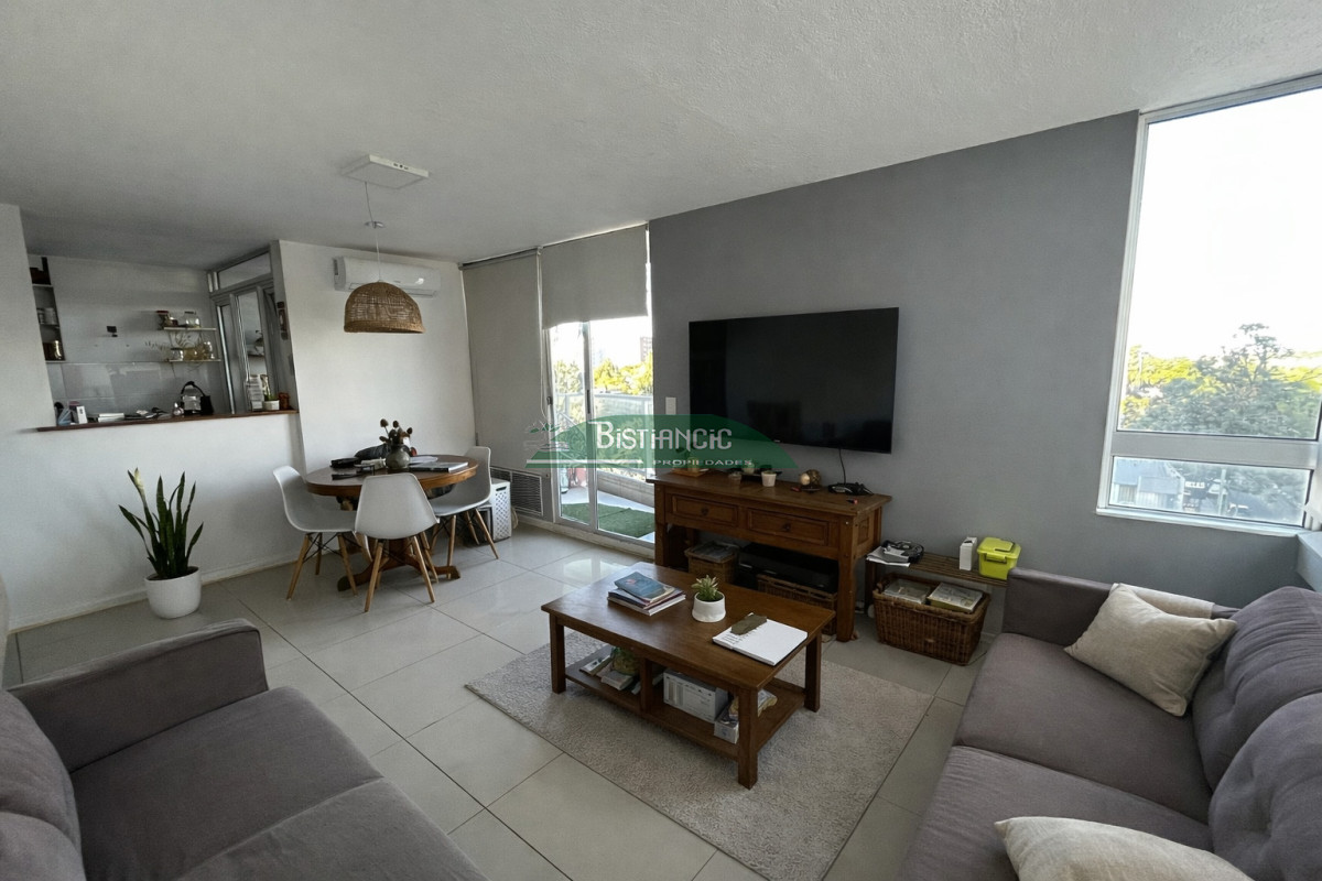 Apartamento ID.3046 - Apartamento en alquiler anual -2 dorm, 1 baño, con balcón y garage.  Zona Terminal